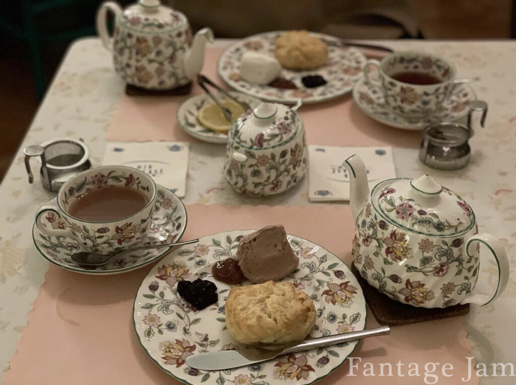 洋風茶館ミッドビレッジ 紅茶とスコーン