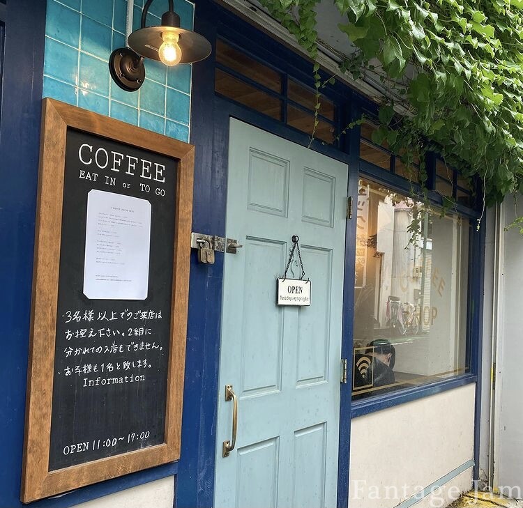 little villege cafeの入口