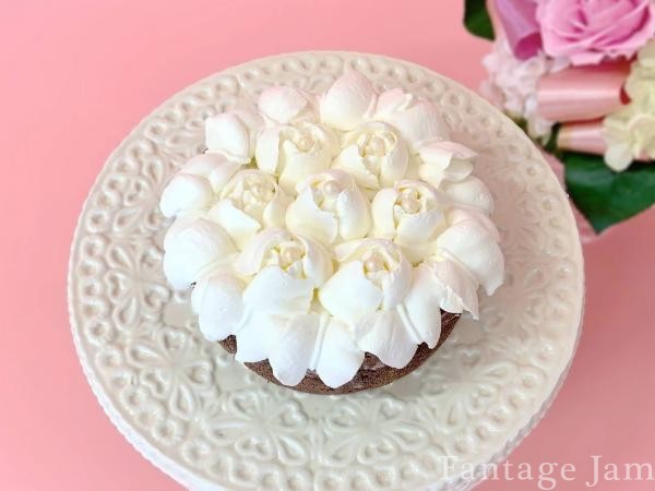 白薔薇のようなケーキ