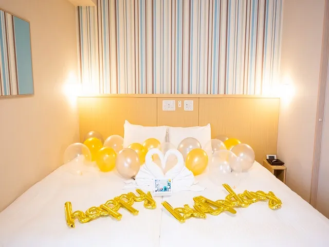 日和ホテル舞浜、風船で飾った客室の一例