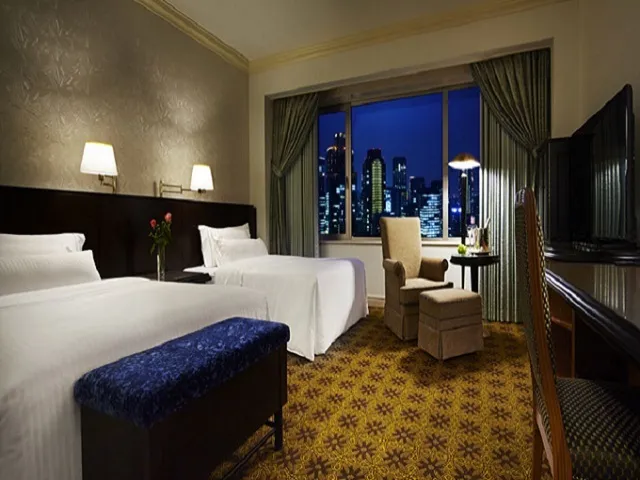 ウェスティンホテル大阪の部屋の内装と青い家具