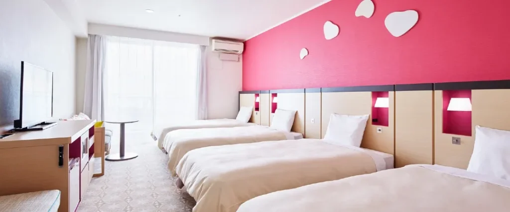 三井ガーデンホテルプラナ東京ベイの客室ベッドの写真