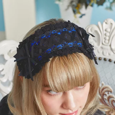 青と黒の組み合わせのヘッドドレス