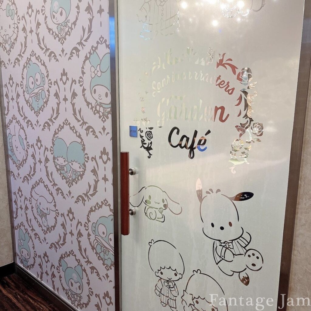 サンリオキャラクターズガーデンカフェの店内の壁
