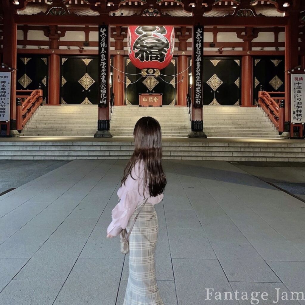 夜の浅草寺の写真
