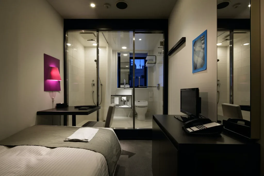 渋谷グランベルホテルの客室、シングルルーム、透けガラス