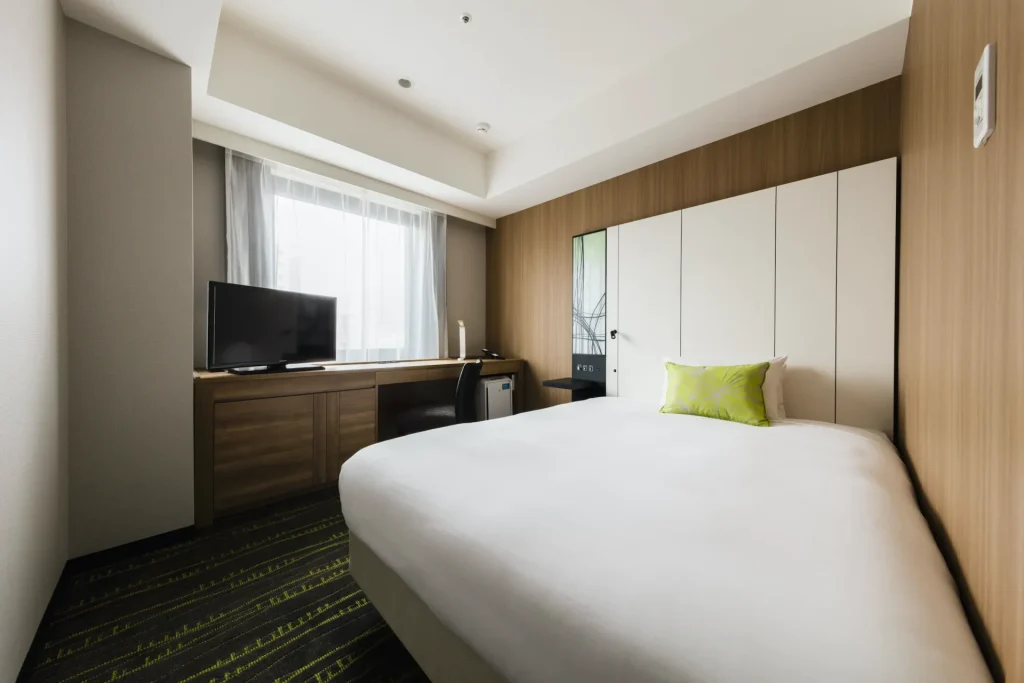 JR東日本 ホテルメッツ 渋谷の客室、スーペリアシングル、緑の枕