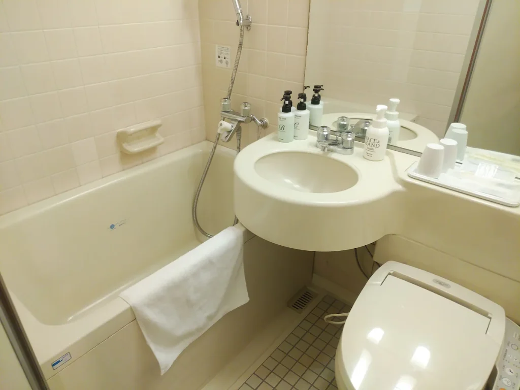 新横浜国際ホテルの客室のお風呂、トイレ