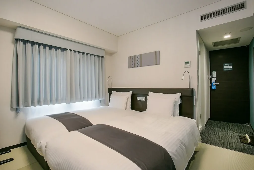 マースガーデンホテル博多の客室写真、ベッド二台