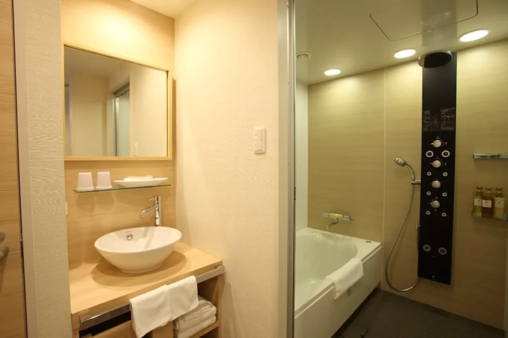 ホテル京阪 京橋 グランデのセパレートタイプのバスルーム