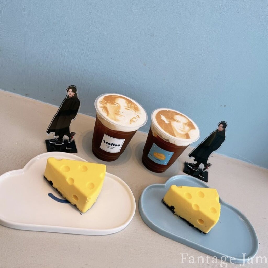 ワンコーヒーのチーズ型のケーキとラテアート