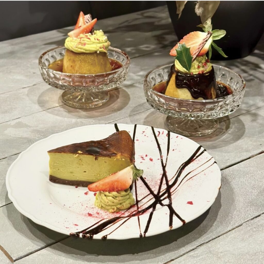 enimo No.5のピスタチオケーキやプリンの写真