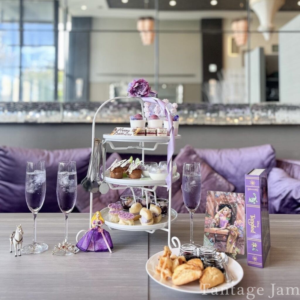 四季庭 カフェ＆レストランのアフタヌーンティーのセット、紫カラー