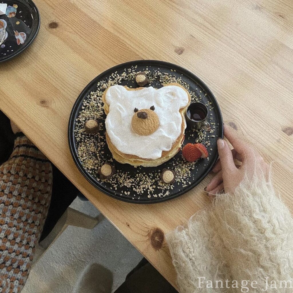 喫茶 水星のクマ型パンケーキ