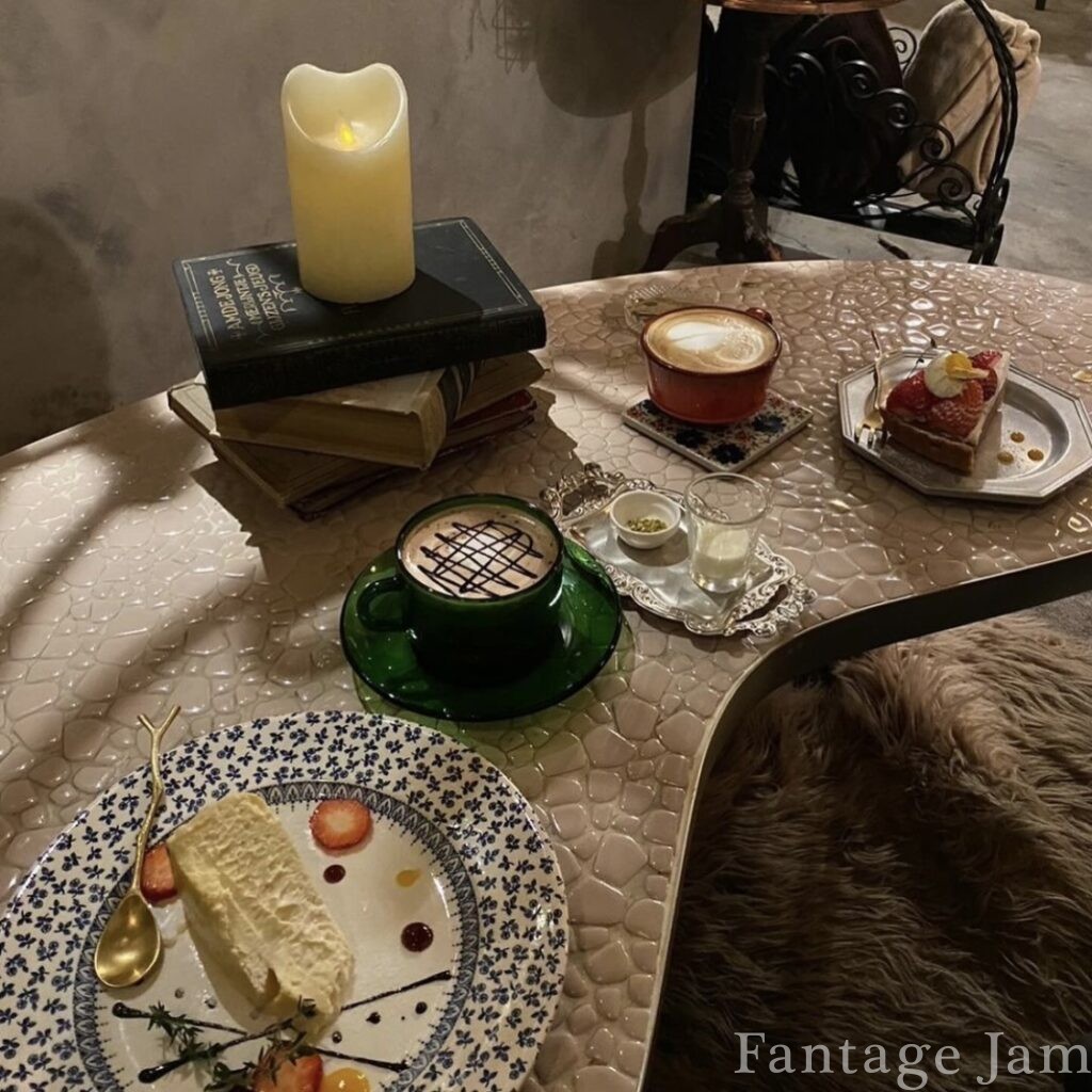 ル ルポゾワール（Le reposoir）のケーキとテーブルの写真