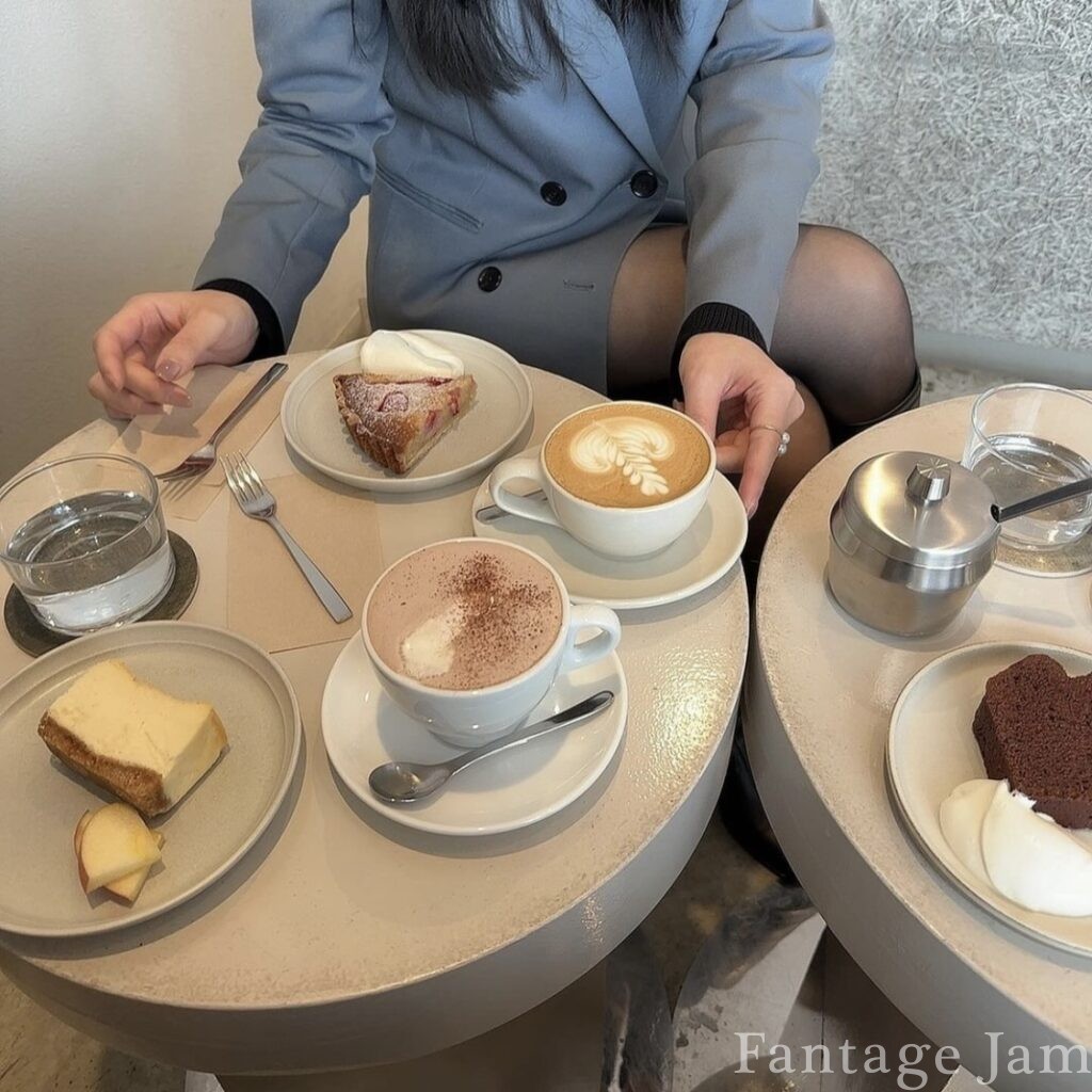Nagasawa coffeeのケーキやラテの写真