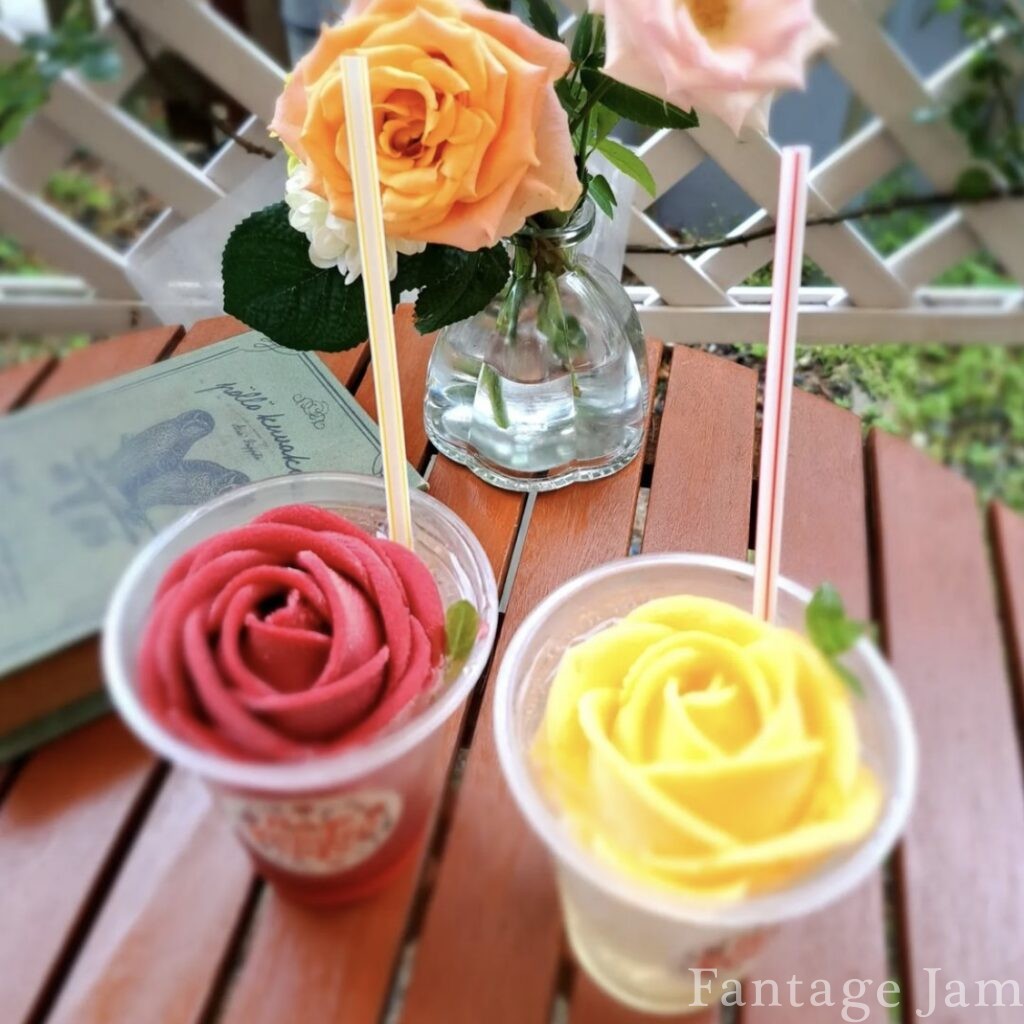 ローズガーデンカフェ （Rose Garden Cafe）のバラの形をしたドリンク