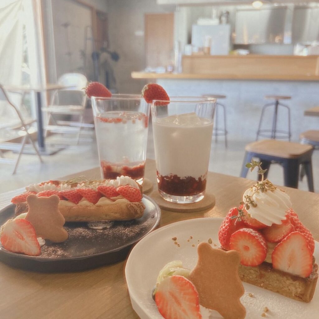 Mimpiのケーキと店内の様子